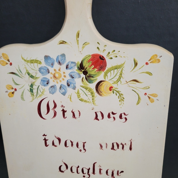 Vintage Scandavian Folkart Breadboard Rosemailing by Dagny Schee - Picture 3 of 8